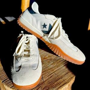 So CUTE Converse One Star Trainer sneakers- LIKE NEE